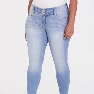 Torrid Light Wash Jegging Size 20R